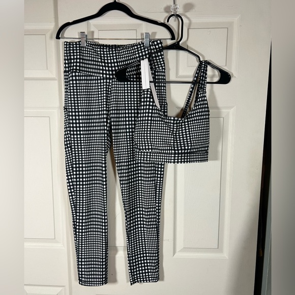 Tasc from Wantable Sports Bra and 7/8 Leggings Set, Checkered, pockets, XL - Picture 1 of 9